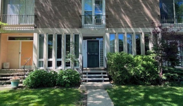 Modern Townhome in the Heart of Hyde Park