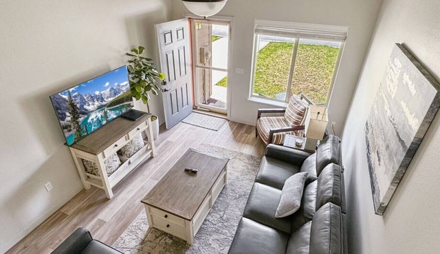 Modern Townhome in the Heart of Donnelly – Near Tamarack & Lake Cascade