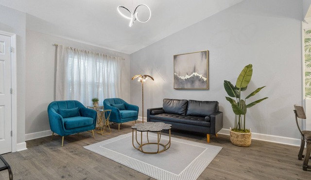 Modern Townhome less than 5 miles from FSU- 3b/2b