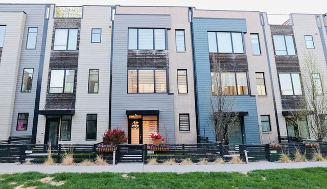 Modern Townhome Near Downtown walk to CWS!