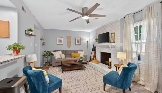 Modern Townhome-Prime Location in GSO