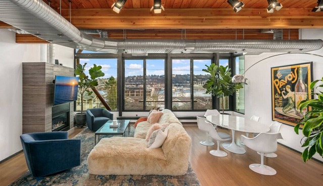 Modern Townhome Private Rooftop Lake Union Views