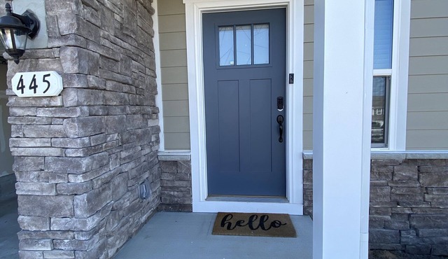 Modern Townhome with office/cardio room-Minutes to Downtown Nashville