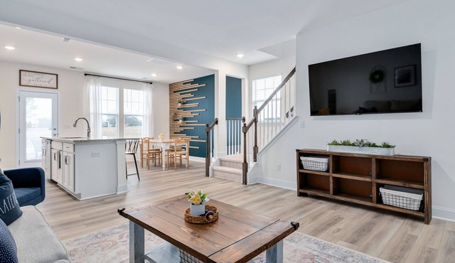 Modern townhome w/Office Near Downtown Angier