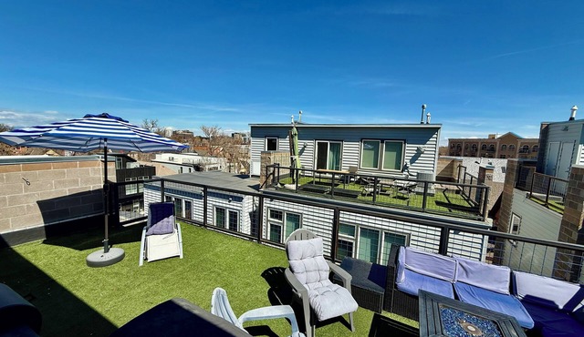 Modern townhome w/rooftop patio in RiNo/Five Points, Denver