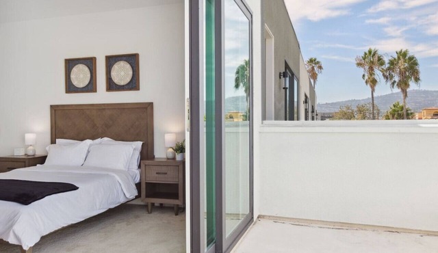 Modern Townhome with Views and Theatre and All Amenities