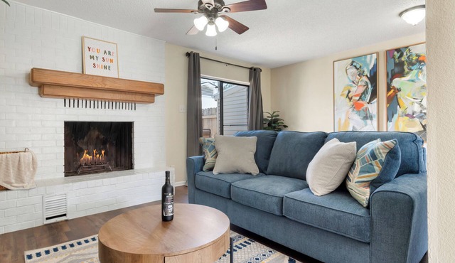 Modern Townhome with King Bed & Office
