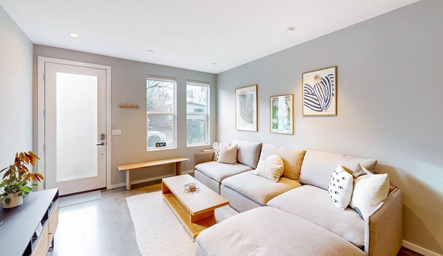 Modern townhome with private roof deck, balcony, & W/D - walk to bars/dining