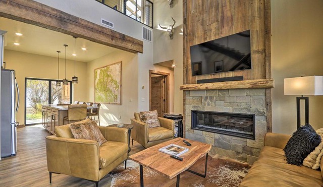 Modern Townhome with Rooftop Deck and Hot Tub!