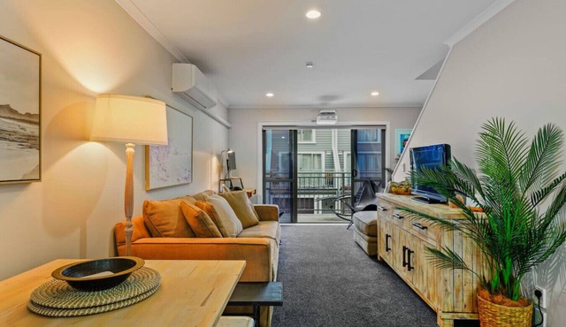 Modern Townhouse with Aircon nr Hospital & Airport