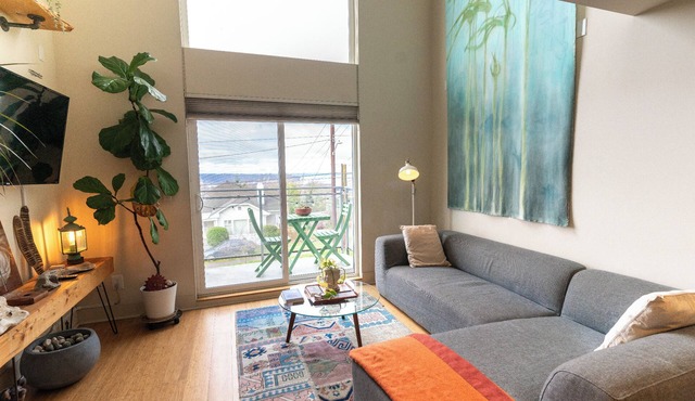 Modern townhouse- a Prime World Cup spot!