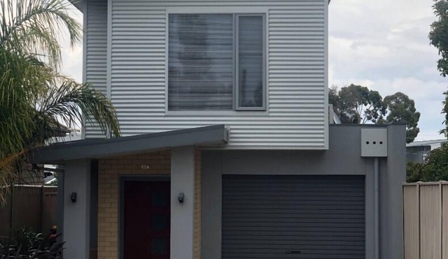 Modern Townhouse close to CBD