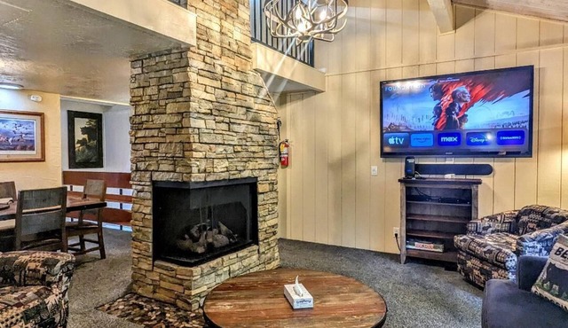 Modern Townhouse Featuring Spa at Snow Summit Base