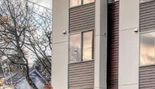 Modern Townhouse in Seattle - 3 Floors + Rooftop Deck with Grill, Views