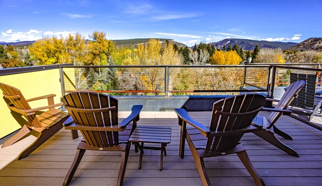 Modern Townhouse on the River w/AC, Roof Top Deck