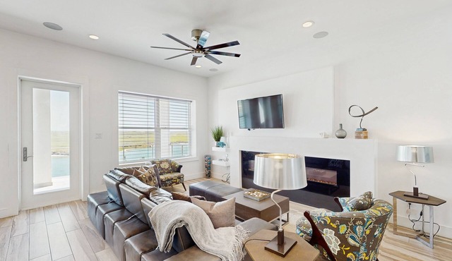 Modern Townhouse with Gulf & Lake Padre Views, WiFi, Central AC, & Washer/Dryer
