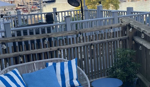 Modern Townhouse w/Waterside Views, Turnchapel