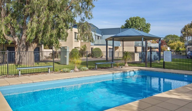 Modern townhouse, walking distance to shops and beach, with a pool!