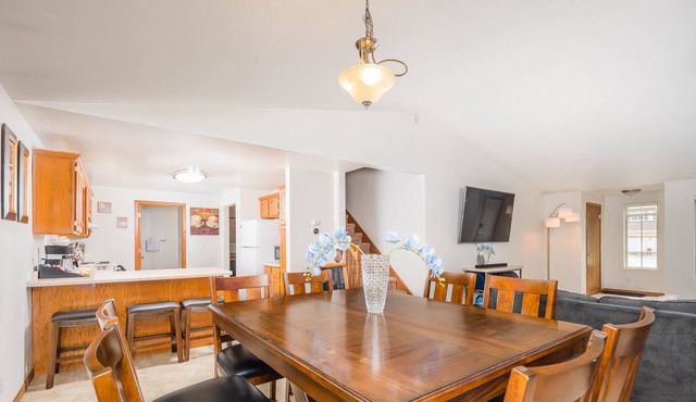 Modern Townhouse with Close Drive to Lambeau