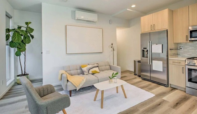 Modern Townhouse with Rooftop