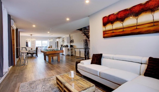 Modern Townhouse with Rooftop Deck