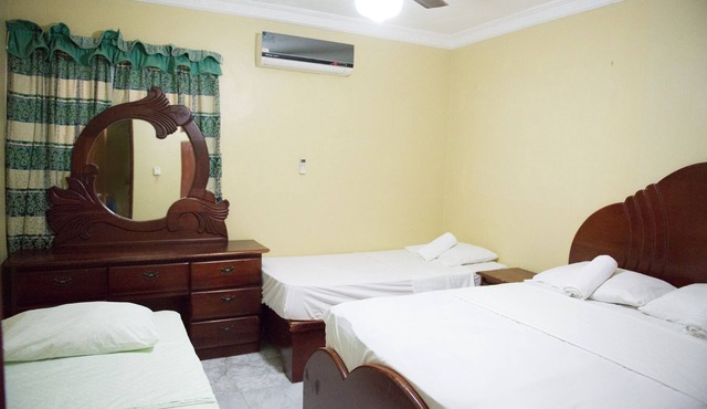 Modern Tropical 2-Bedroom Apartment with Terrace 300 Mbps Wi-Fi, power Generator