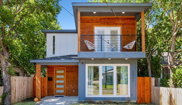 Modern Tropical 4BR 6BED Home in Dallas!