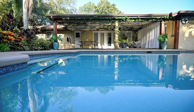 Modern Tropical Pool Home ⭐️