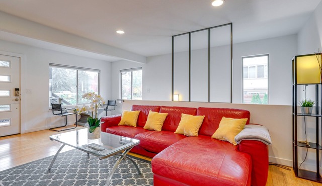 Modern Tukwila Vacation Rental Near Airport!