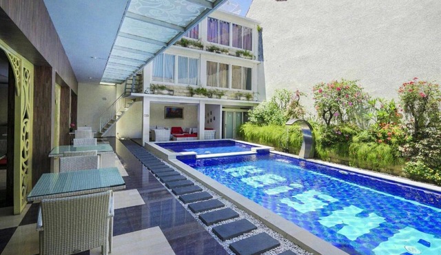 Modern Twin Retreat w/City View & Free WiFi