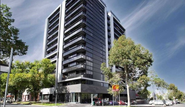 Modern Two Bedroom Apartment in North Melbourne