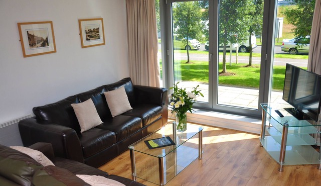 Modern Two Bedroom Apartment - Free parking - Excellent Wifi connection