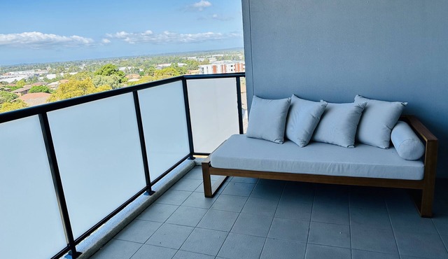 Modern two bedroom apt offering sweeping skyline views and free wifi and parking