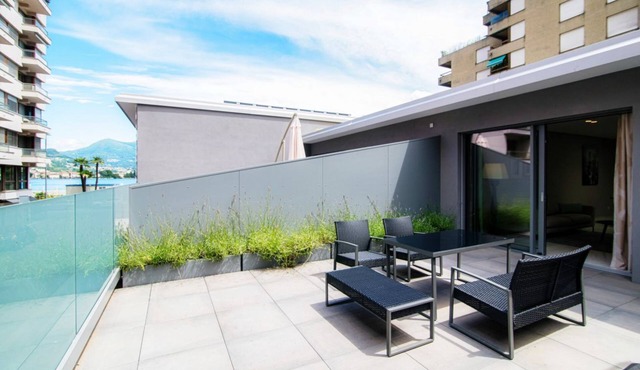 Modern two-bedroom apartment a stone's throw from the lake (PROMENADE 5)