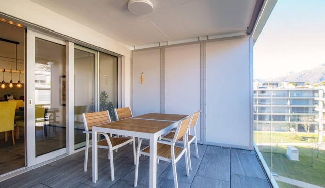 Modern two-bedroom apartment 3 mins from Lido di Locarno (Casa Leini)