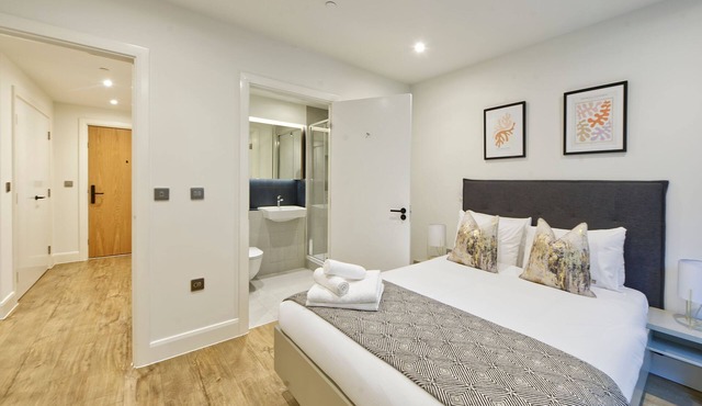 Modern Two-Bedroom Haven in Colindale