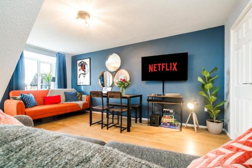 Modern Two-Bedroom House with Free Onsite Parking and Garden, Cwmbran