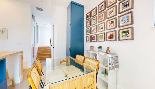 Modern two story home with kitchen, gated yard, balcony, close to South Congress