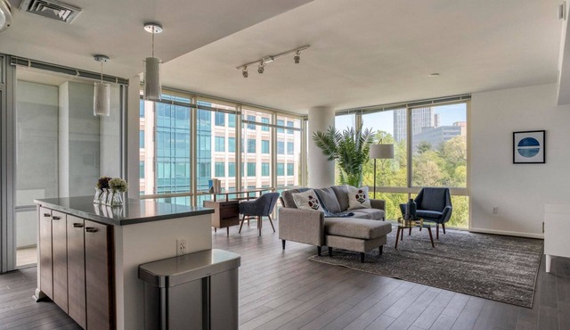 Modern Tysons Corner 2BR w/Pool, nr Restaurants & Bars, by Blueground