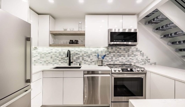 Modern & Unique Pearl street condo