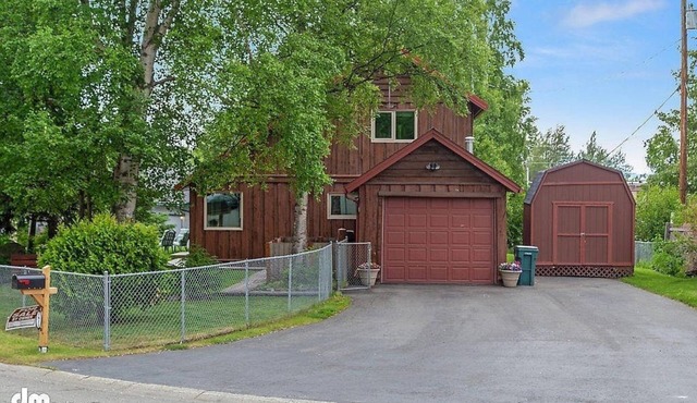 Modern & Unique South Anchorage Home