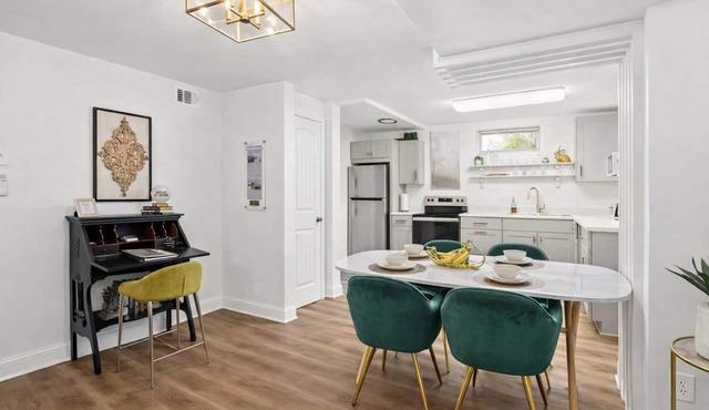 Modern unit near Churchill Downs perfect for DERBY