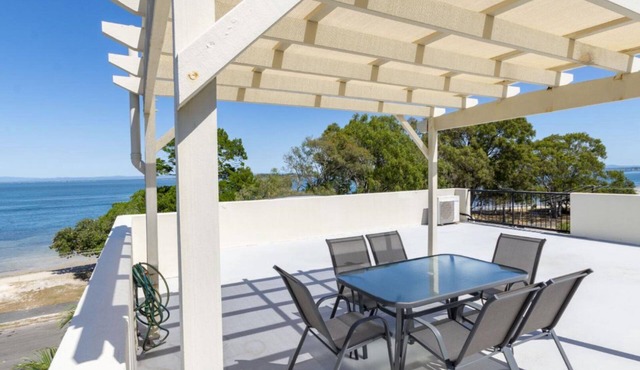 Modern Unit with Penthouse Views