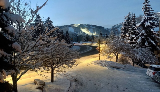 Modern, updated condo 100yds from the Park City Mt. - close to Deer Valley