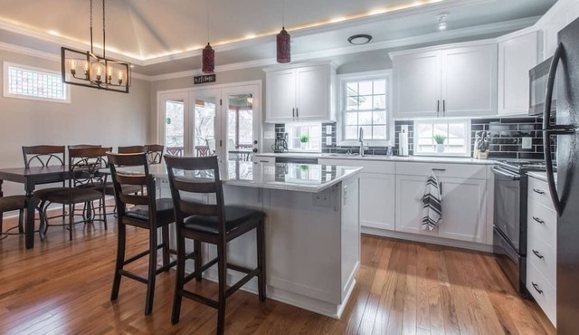 Modern & updated home-quiet neighborhood-perfect for your short/long term needs