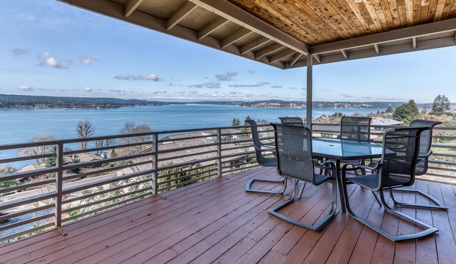 Modern, updated home w/ incredible views, two living areas, & a full kitchen