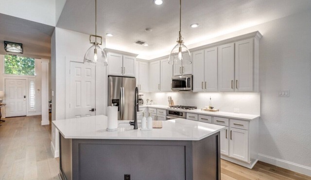 Modern & Upscale Frisco Getaway