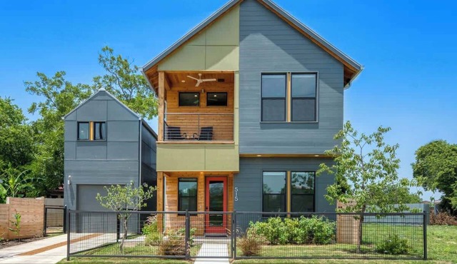Modern Upscale Home in the Heart of Lavaca