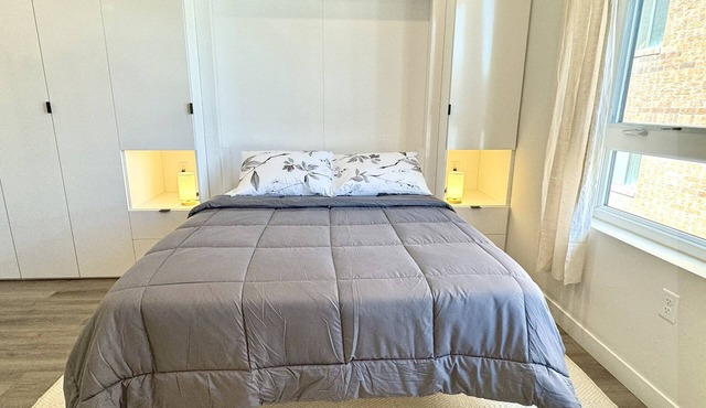 Modern Uptown Studio Near Downtown!