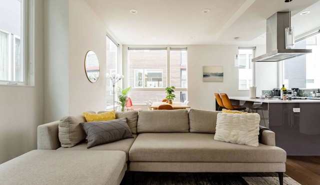 Modern Urban Retreat Near Park/Restaurants w/AC